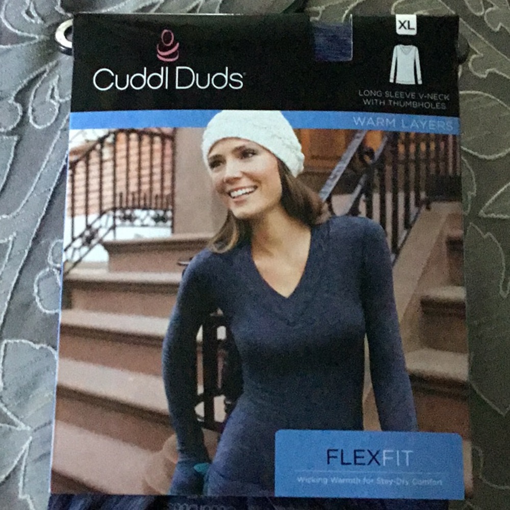 NWT CuddleDuds long sleeve V-neck with thumb holes